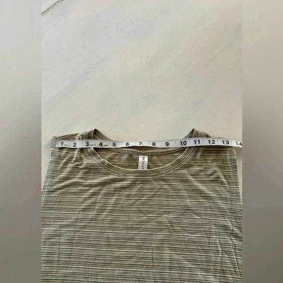 Athleta Women’s Cloudlight Muscle Tank Striped Tuscan Olive SZ 2X (E7) - Picture 6 of 9